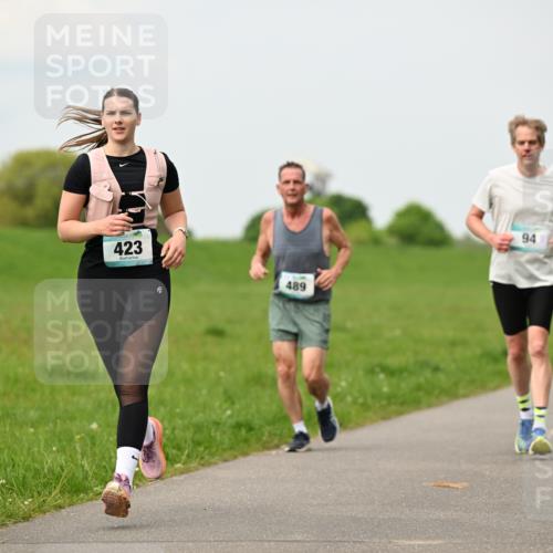 10.05.2026 - 8. Wedeler Halbmarathon Dr. Thomas Lammeyer http://msf.ph/oto/9701069 10.05.2026 11:41:42 Laufen 423, 489 meine-sportfotos.de
