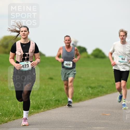 10.05.2026 - 8. Wedeler Halbmarathon Dr. Thomas Lammeyer http://msf.ph/oto/9701070 10.05.2026 11:41:42 Laufen 423, 489 meine-sportfotos.de