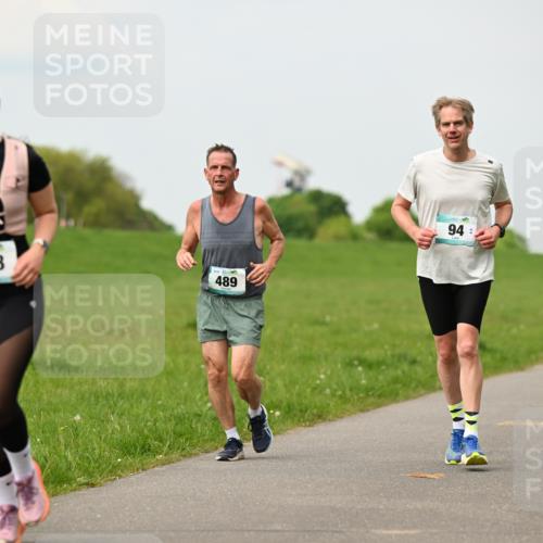 10.05.2026 - 8. Wedeler Halbmarathon Dr. Thomas Lammeyer http://msf.ph/oto/9701072 10.05.2026 11:41:42 Laufen 423, 489 meine-sportfotos.de