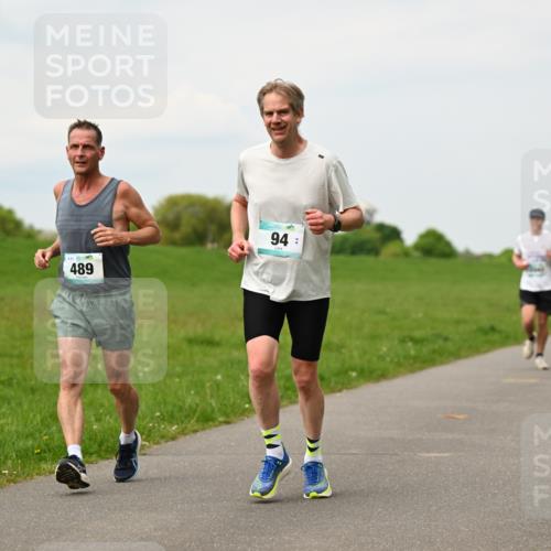 10.05.2026 - 8. Wedeler Halbmarathon Dr. Thomas Lammeyer http://msf.ph/oto/9701084 10.05.2026 11:41:45 Laufen 489 meine-sportfotos.de