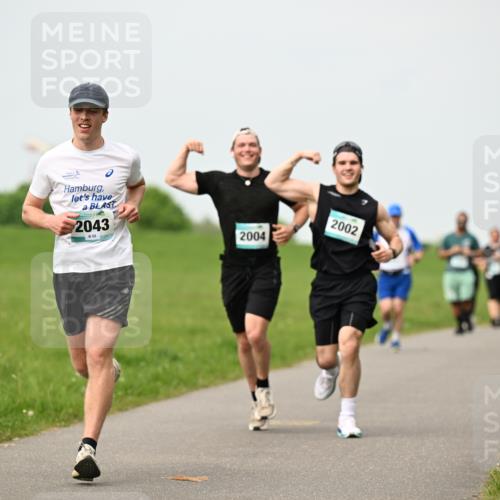 10.05.2026 - 8. Wedeler Halbmarathon Dr. Thomas Lammeyer http://msf.ph/oto/9701097 10.05.2026 11:41:48 Laufen 2043, 852, 2004, 2002 meine-sportfotos.de