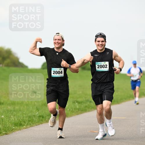 10.05.2026 - 8. Wedeler Halbmarathon Dr. Thomas Lammeyer http://msf.ph/oto/9701108 10.05.2026 11:41:50 Laufen 2004, 2002 meine-sportfotos.de