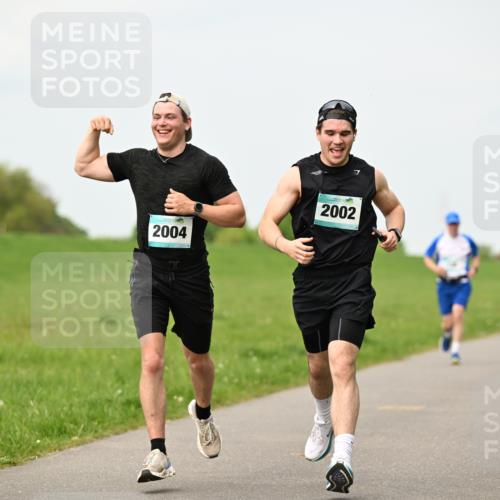 10.05.2026 - 8. Wedeler Halbmarathon Dr. Thomas Lammeyer http://msf.ph/oto/9701109 10.05.2026 11:41:50 Laufen 2004, 2002 meine-sportfotos.de