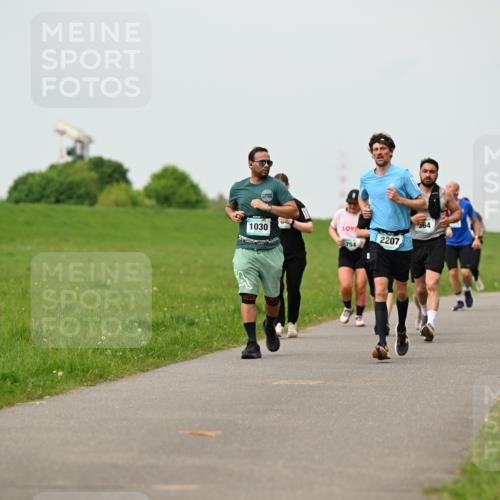10.05.2026 - 8. Wedeler Halbmarathon Dr. Thomas Lammeyer http://msf.ph/oto/9701143 10.05.2026 11:41:58 Laufen 364, 1030, 2207, 754 meine-sportfotos.de
