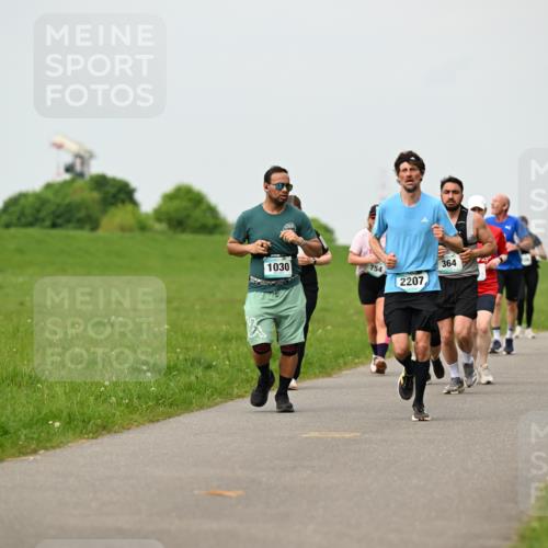 10.05.2026 - 8. Wedeler Halbmarathon Dr. Thomas Lammeyer http://msf.ph/oto/9701146 10.05.2026 11:41:59 Laufen 1030, 754, 2207, 364 meine-sportfotos.de