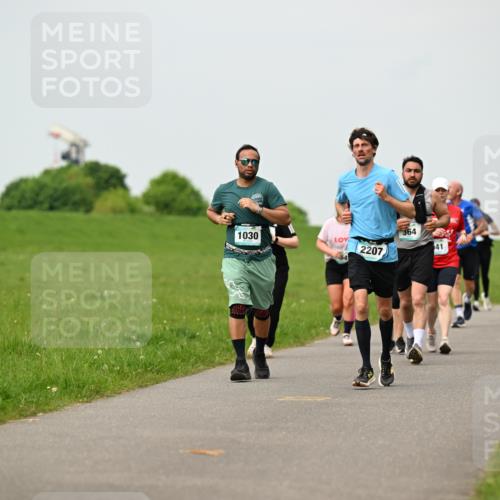 10.05.2026 - 8. Wedeler Halbmarathon Dr. Thomas Lammeyer http://msf.ph/oto/9701147 10.05.2026 11:41:59 Laufen 1030, 2207, 364 meine-sportfotos.de