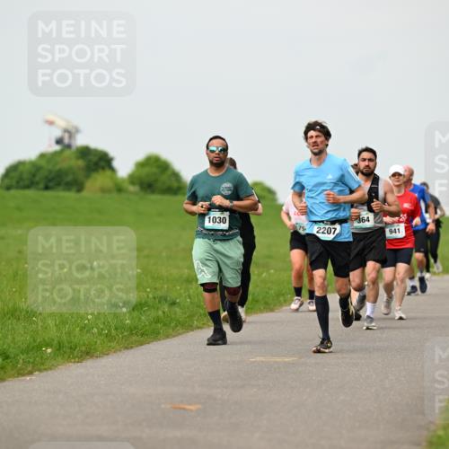 10.05.2026 - 8. Wedeler Halbmarathon Dr. Thomas Lammeyer http://msf.ph/oto/9701150 10.05.2026 11:41:59 Laufen 1030, 364, 2207, 941 meine-sportfotos.de