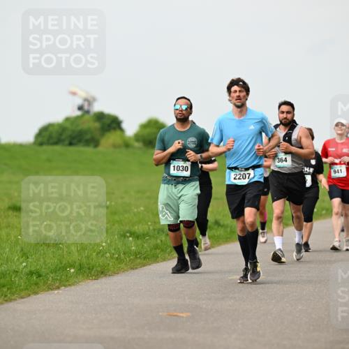 10.05.2026 - 8. Wedeler Halbmarathon Dr. Thomas Lammeyer http://msf.ph/oto/9701152 10.05.2026 11:42:00 Laufen 1030, 364, 941, 2207 meine-sportfotos.de