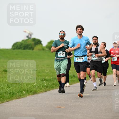 10.05.2026 - 8. Wedeler Halbmarathon Dr. Thomas Lammeyer http://msf.ph/oto/9701153 10.05.2026 11:42:00 Laufen 1030, 2207, 364, 941 meine-sportfotos.de