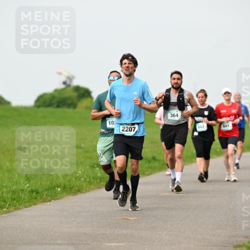 10.05.2026 - 8. Wedeler Halbmarathon Dr. Thomas Lammeyer http://msf.ph/oto/9701159 10.05.2026 11:42:01 Laufen 2207, 364, 942 meine-sportfotos.de