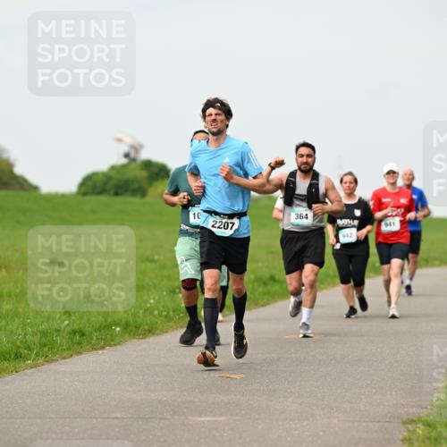 10.05.2026 - 8. Wedeler Halbmarathon Dr. Thomas Lammeyer http://msf.ph/oto/9701160 10.05.2026 11:42:01 Laufen 364, 2207, 941, 942 meine-sportfotos.de