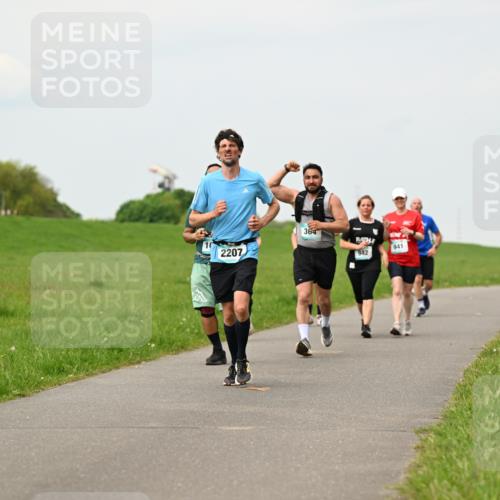 10.05.2026 - 8. Wedeler Halbmarathon Dr. Thomas Lammeyer http://msf.ph/oto/9701162 10.05.2026 11:42:01 Laufen 2207, 364, 942, 941 meine-sportfotos.de