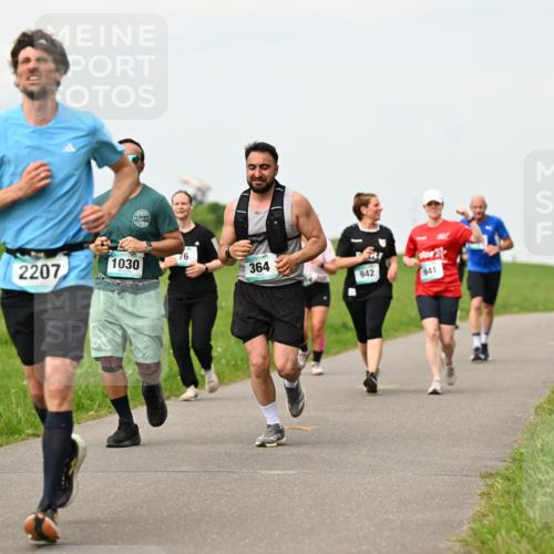 10.05.2026 - 8. Wedeler Halbmarathon Dr. Thomas Lammeyer http://msf.ph/oto/9701173 10.05.2026 11:42:03 Laufen 2207, 1030, 364, 942, 941 meine-sportfotos.de