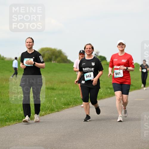 10.05.2026 - 8. Wedeler Halbmarathon Dr. Thomas Lammeyer http://msf.ph/oto/9701197 10.05.2026 11:42:07 Laufen 942, 1020, 941 meine-sportfotos.de