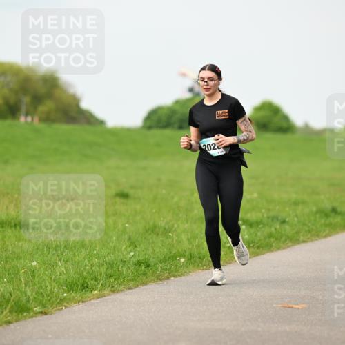 10.05.2026 - 8. Wedeler Halbmarathon Dr. Thomas Lammeyer http://msf.ph/oto/9701234 10.05.2026 11:42:14 Laufen 202, 120 meine-sportfotos.de