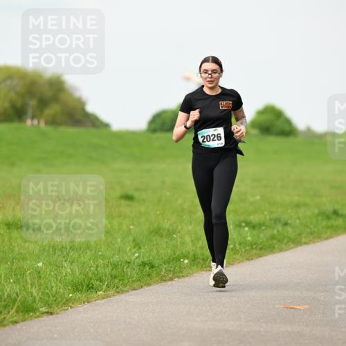 10.05.2026 - 8. Wedeler Halbmarathon Dr. Thomas Lammeyer http://msf.ph/oto/9701236 10.05.2026 11:42:14 Laufen 2026, 120 meine-sportfotos.de