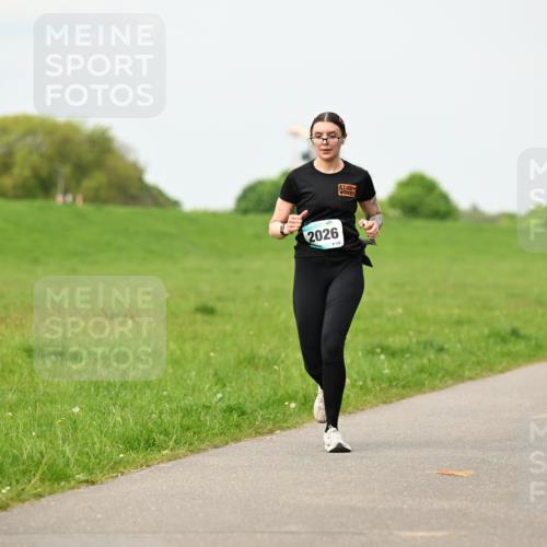 10.05.2026 - 8. Wedeler Halbmarathon Dr. Thomas Lammeyer http://msf.ph/oto/9701237 10.05.2026 11:42:14 Laufen 2026, 8120 meine-sportfotos.de
