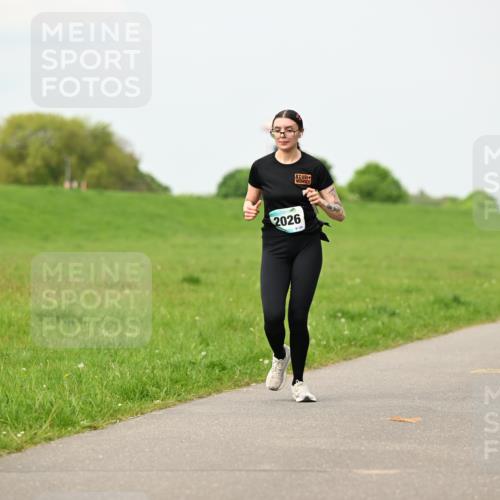 10.05.2026 - 8. Wedeler Halbmarathon Dr. Thomas Lammeyer http://msf.ph/oto/9701238 10.05.2026 11:42:15 Laufen 2026 meine-sportfotos.de