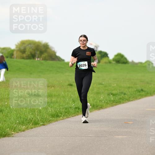 10.05.2026 - 8. Wedeler Halbmarathon Dr. Thomas Lammeyer http://msf.ph/oto/9701243 10.05.2026 11:42:15 Laufen 2026 meine-sportfotos.de