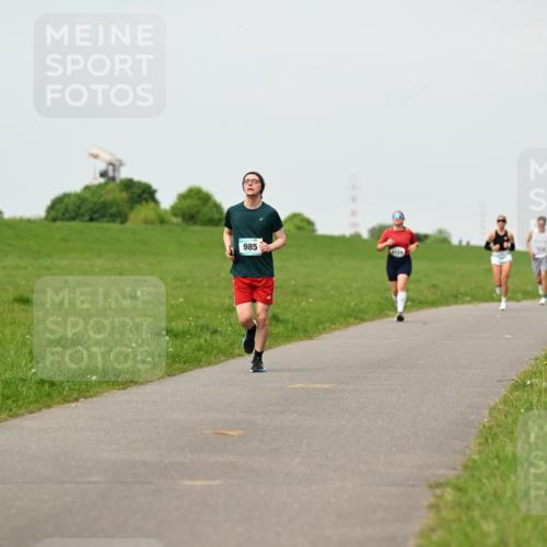 10.05.2026 - 8. Wedeler Halbmarathon Dr. Thomas Lammeyer http://msf.ph/oto/9701244 10.05.2026 11:42:20 Laufen 985, 2124 meine-sportfotos.de