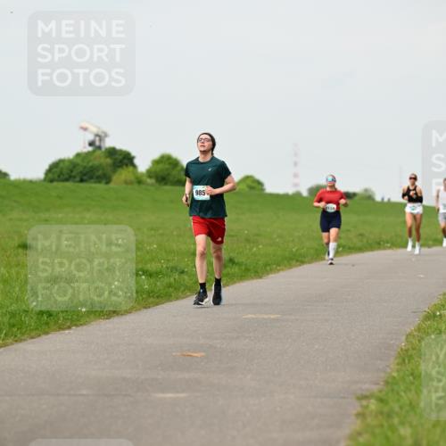 10.05.2026 - 8. Wedeler Halbmarathon Dr. Thomas Lammeyer http://msf.ph/oto/9701245 10.05.2026 11:42:20 Laufen 985 meine-sportfotos.de