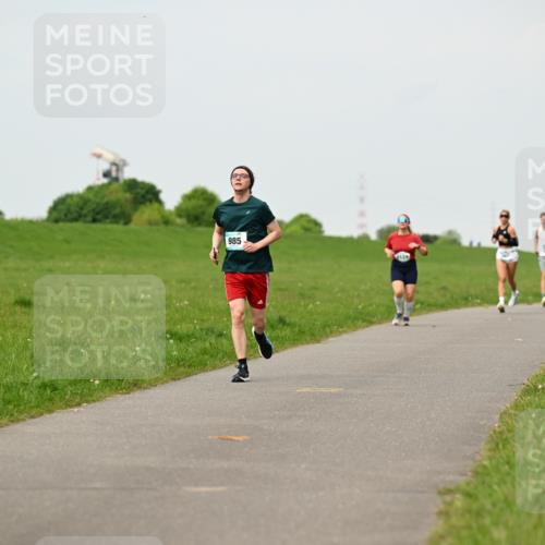 10.05.2026 - 8. Wedeler Halbmarathon Dr. Thomas Lammeyer http://msf.ph/oto/9701246 10.05.2026 11:42:20 Laufen 985 meine-sportfotos.de