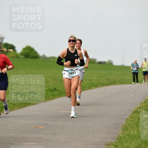 10.05.2026 - 8. Wedeler Halbmarathon Dr. Thomas Lammeyer http://msf.ph/oto/9701290 10.05.2026 11:42:29 Laufen 2124, 2037 meine-sportfotos.de
