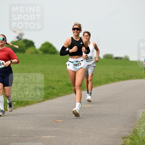 10.05.2026 - 8. Wedeler Halbmarathon Dr. Thomas Lammeyer http://msf.ph/oto/9701296 10.05.2026 11:42:30 Laufen 2124, 2037, 2179 meine-sportfotos.de
