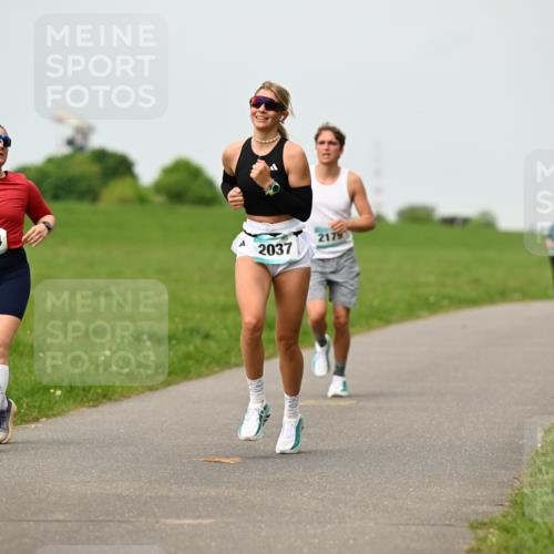 10.05.2026 - 8. Wedeler Halbmarathon Dr. Thomas Lammeyer http://msf.ph/oto/9701298 10.05.2026 11:42:30 Laufen 2124, 2037, 2179 meine-sportfotos.de