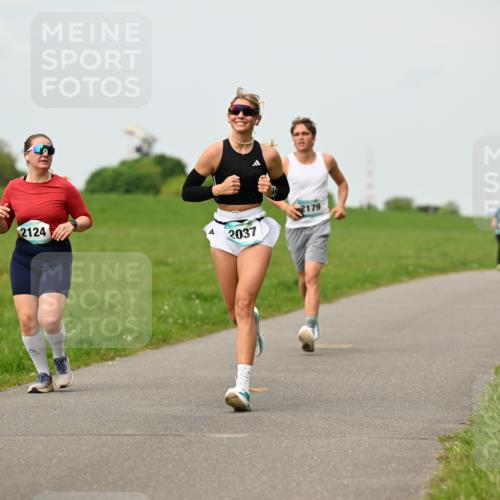 10.05.2026 - 8. Wedeler Halbmarathon Dr. Thomas Lammeyer http://msf.ph/oto/9701300 10.05.2026 11:42:31 Laufen 2124, 2037, 2179 meine-sportfotos.de