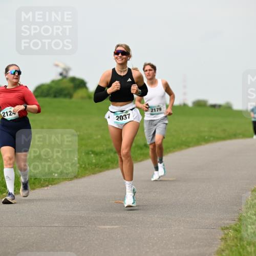 10.05.2026 - 8. Wedeler Halbmarathon Dr. Thomas Lammeyer http://msf.ph/oto/9701302 10.05.2026 11:42:30 Laufen 2124, 2037, 2179 meine-sportfotos.de
