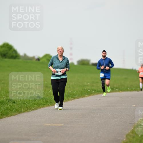 10.05.2026 - 8. Wedeler Halbmarathon Dr. Thomas Lammeyer http://msf.ph/oto/9701340 10.05.2026 11:42:45 Laufen 337 meine-sportfotos.de