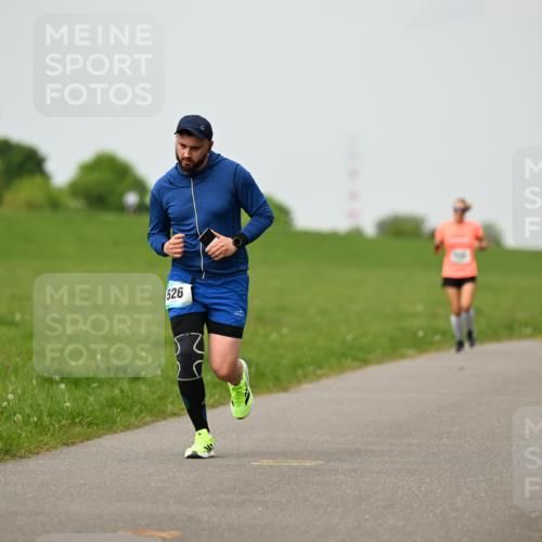10.05.2026 - 8. Wedeler Halbmarathon Dr. Thomas Lammeyer http://msf.ph/oto/9701378 10.05.2026 11:42:53 Laufen 526 meine-sportfotos.de