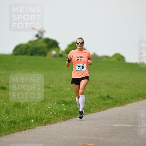 10.05.2026 - 8. Wedeler Halbmarathon Dr. Thomas Lammeyer http://msf.ph/oto/9701404 10.05.2026 11:43:01 Laufen 715 meine-sportfotos.de