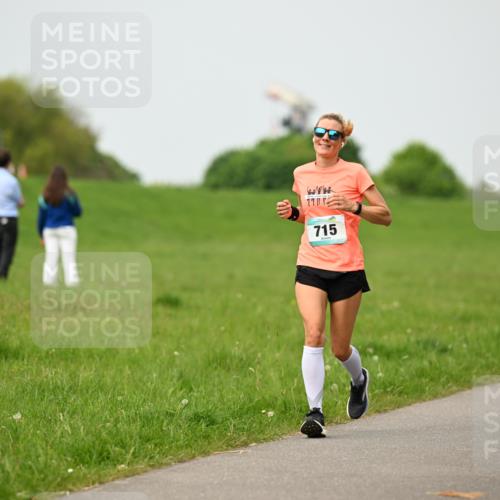 10.05.2026 - 8. Wedeler Halbmarathon Dr. Thomas Lammeyer http://msf.ph/oto/9701411 10.05.2026 11:43:02 Laufen 715 meine-sportfotos.de