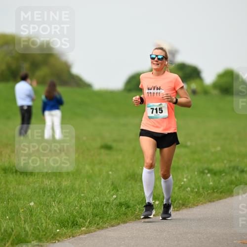 10.05.2026 - 8. Wedeler Halbmarathon Dr. Thomas Lammeyer http://msf.ph/oto/9701415 10.05.2026 11:43:02 Laufen 715 meine-sportfotos.de
