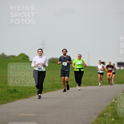 10.05.2026 - 8. Wedeler Halbmarathon Dr. Thomas Lammeyer http://msf.ph/oto/9701423 10.05.2026 11:43:10 Laufen 663, 2174 meine-sportfotos.de