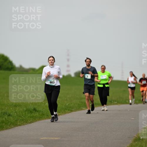 10.05.2026 - 8. Wedeler Halbmarathon Dr. Thomas Lammeyer http://msf.ph/oto/9701434 10.05.2026 11:43:12 Laufen 663, 2174 meine-sportfotos.de