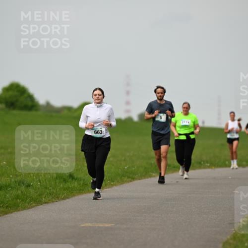 10.05.2026 - 8. Wedeler Halbmarathon Dr. Thomas Lammeyer http://msf.ph/oto/9701435 10.05.2026 11:43:12 Laufen 663, 2174 meine-sportfotos.de