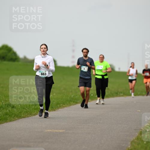10.05.2026 - 8. Wedeler Halbmarathon Dr. Thomas Lammeyer http://msf.ph/oto/9701441 10.05.2026 11:43:13 Laufen 663, 2174 meine-sportfotos.de