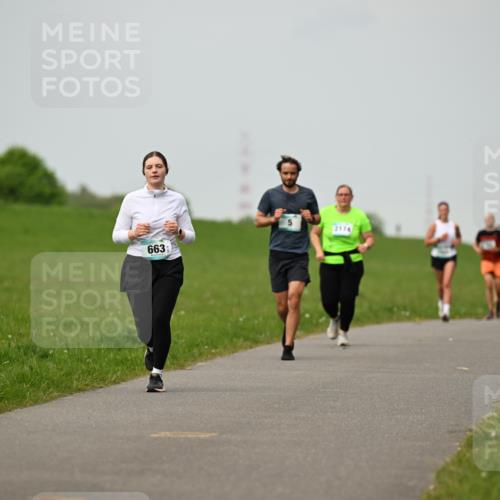 10.05.2026 - 8. Wedeler Halbmarathon Dr. Thomas Lammeyer http://msf.ph/oto/9701442 10.05.2026 11:43:13 Laufen 663, 2174 meine-sportfotos.de