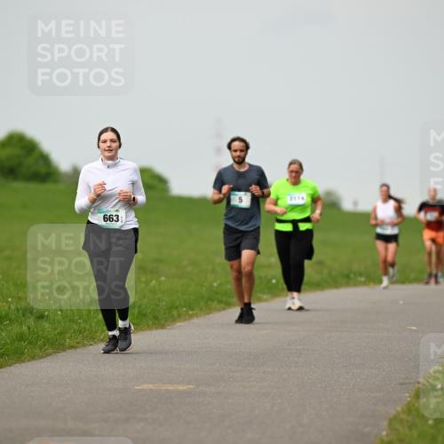 10.05.2026 - 8. Wedeler Halbmarathon Dr. Thomas Lammeyer http://msf.ph/oto/9701445 10.05.2026 11:43:13 Laufen 663, 2174 meine-sportfotos.de