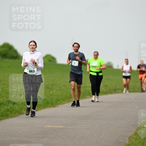 10.05.2026 - 8. Wedeler Halbmarathon Dr. Thomas Lammeyer http://msf.ph/oto/9701448 10.05.2026 11:43:14 Laufen 663, 2174 meine-sportfotos.de