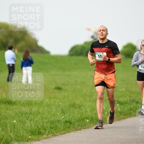 10.05.2026 - 8. Wedeler Halbmarathon Dr. Thomas Lammeyer http://msf.ph/oto/9701537 10.05.2026 11:43:29 Laufen 123 meine-sportfotos.de