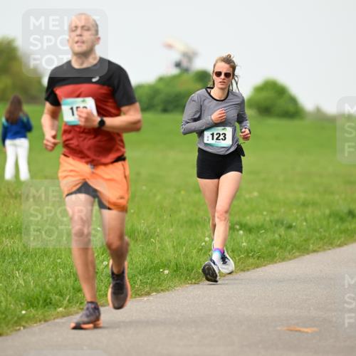 10.05.2026 - 8. Wedeler Halbmarathon Dr. Thomas Lammeyer http://msf.ph/oto/9701544 10.05.2026 11:43:30 Laufen 152, 123 meine-sportfotos.de