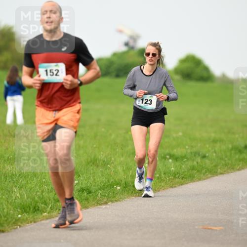10.05.2026 - 8. Wedeler Halbmarathon Dr. Thomas Lammeyer http://msf.ph/oto/9701545 10.05.2026 11:43:30 Laufen 152, 123 meine-sportfotos.de