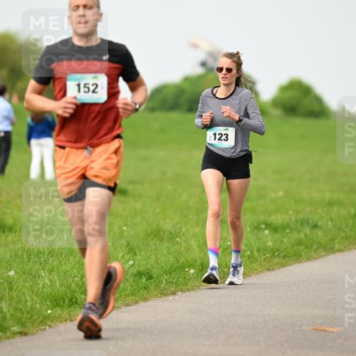 10.05.2026 - 8. Wedeler Halbmarathon Dr. Thomas Lammeyer http://msf.ph/oto/9701546 10.05.2026 11:43:30 Laufen 152, 123 meine-sportfotos.de