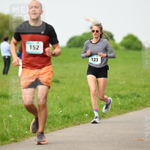 10.05.2026 - 8. Wedeler Halbmarathon Dr. Thomas Lammeyer http://msf.ph/oto/9701547 10.05.2026 11:43:30 Laufen 152, 123 meine-sportfotos.de