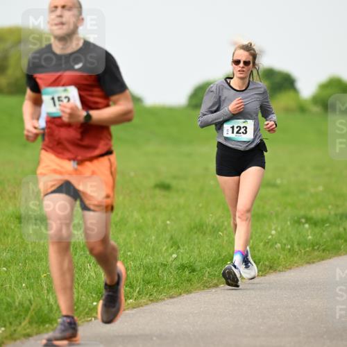 10.05.2026 - 8. Wedeler Halbmarathon Dr. Thomas Lammeyer http://msf.ph/oto/9701550 10.05.2026 11:43:31 Laufen 152, 123 meine-sportfotos.de