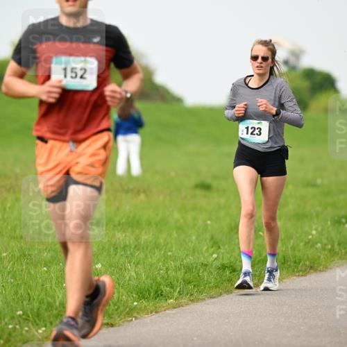 10.05.2026 - 8. Wedeler Halbmarathon Dr. Thomas Lammeyer http://msf.ph/oto/9701552 10.05.2026 11:43:31 Laufen 152, 123 meine-sportfotos.de